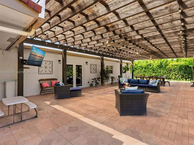 14051 SW 15th Ct, Davie, FL 33325