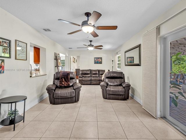 14051 SW 15th Ct, Davie, FL 33325