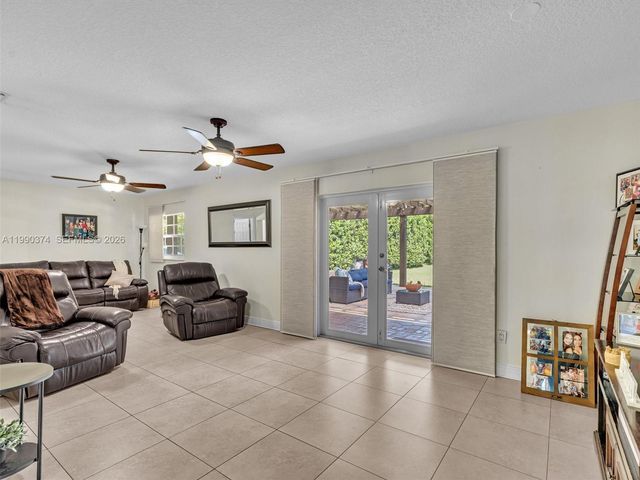 14051 SW 15th Ct, Davie, FL 33325