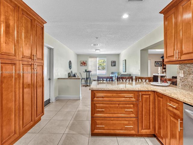 14051 SW 15th Ct, Davie, FL 33325