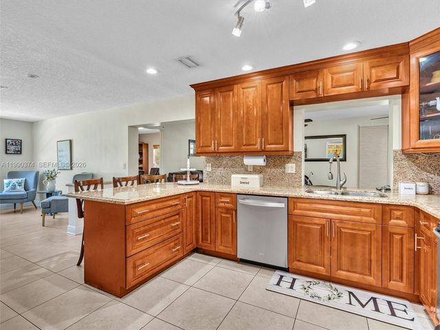 14051 SW 15th Ct, Davie, FL 33325