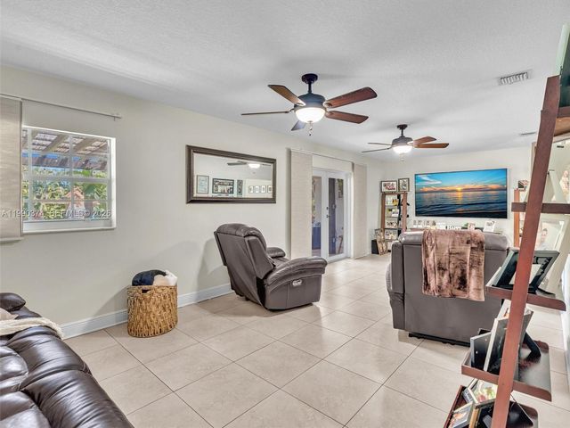 14051 SW 15th Ct, Davie, FL 33325