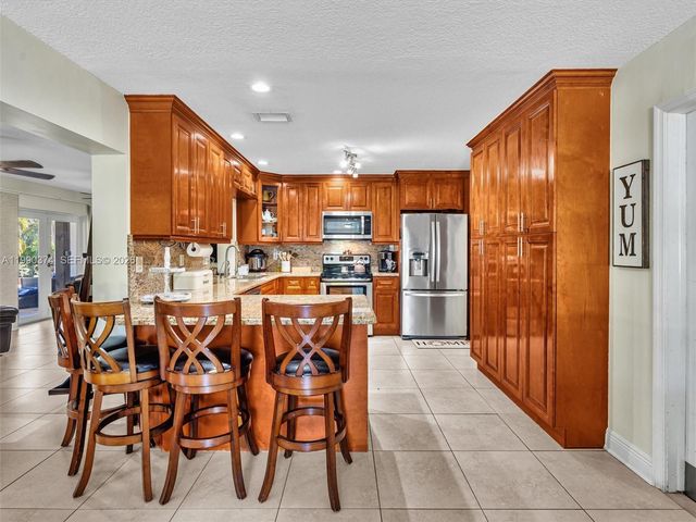 14051 SW 15th Ct, Davie, FL 33325