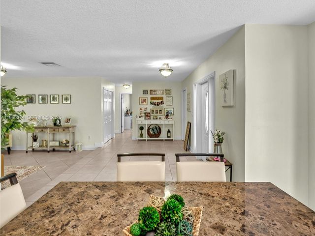 14051 SW 15th Ct, Davie, FL 33325