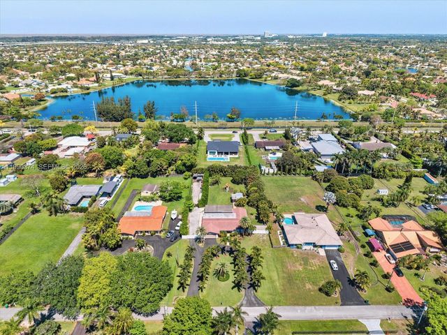 14051 SW 15th Ct, Davie, FL 33325