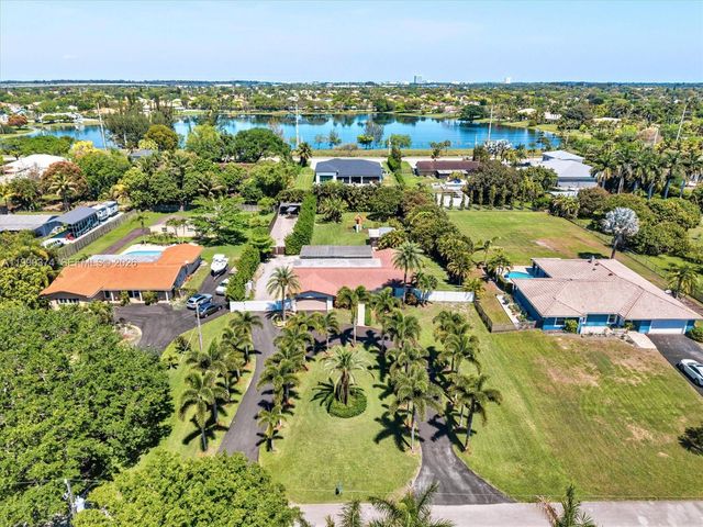 14051 SW 15th Ct, Davie, FL 33325