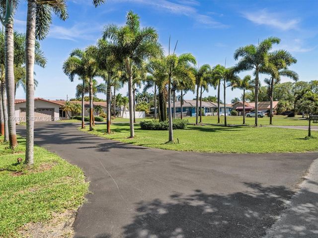 14051 SW 15th Ct, Davie, FL 33325