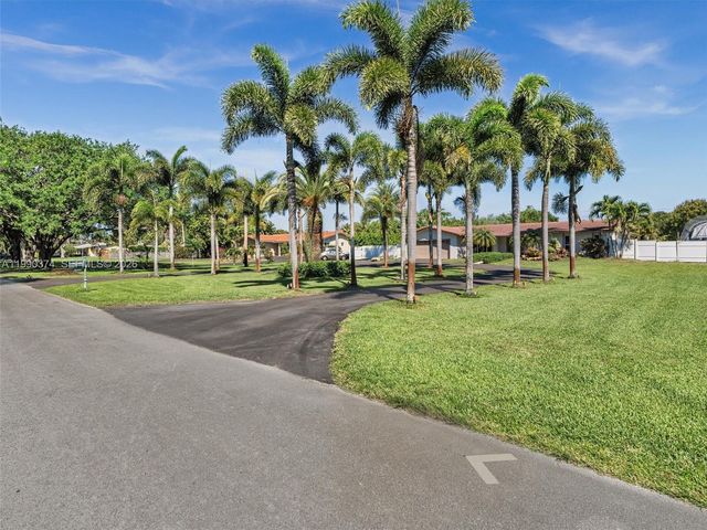 14051 SW 15th Ct, Davie, FL 33325