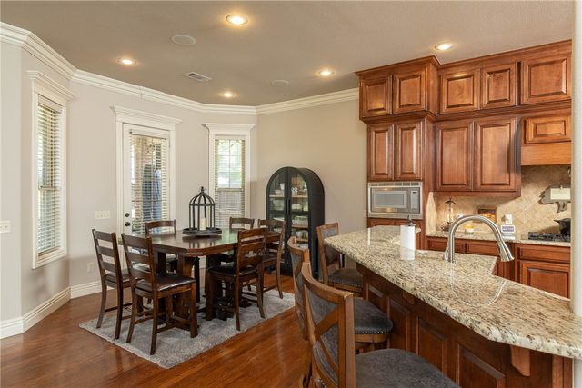 1204 SW Edinburgh Avenue, Bentonville, AR 72713