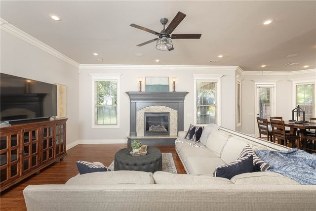 1204 SW Edinburgh Avenue, Bentonville, AR 72713