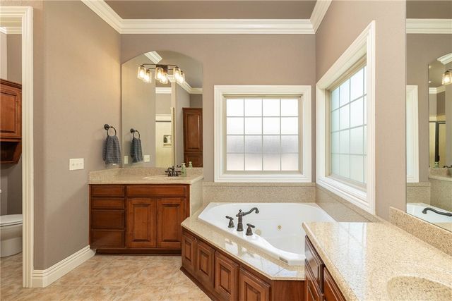 1204 SW Edinburgh Avenue, Bentonville, AR 72713