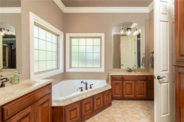 1204 SW Edinburgh Avenue, Bentonville, AR 72713