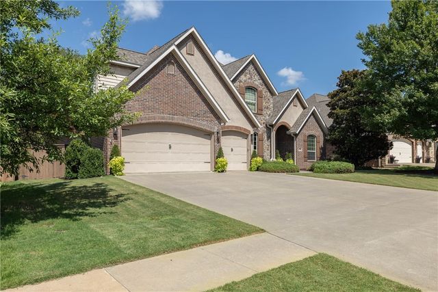 1204 SW Edinburgh Avenue, Bentonville, AR 72713