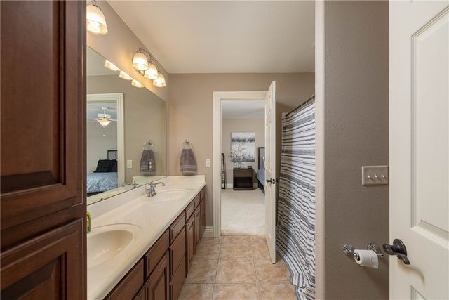 1204 SW Edinburgh Avenue, Bentonville, AR 72713