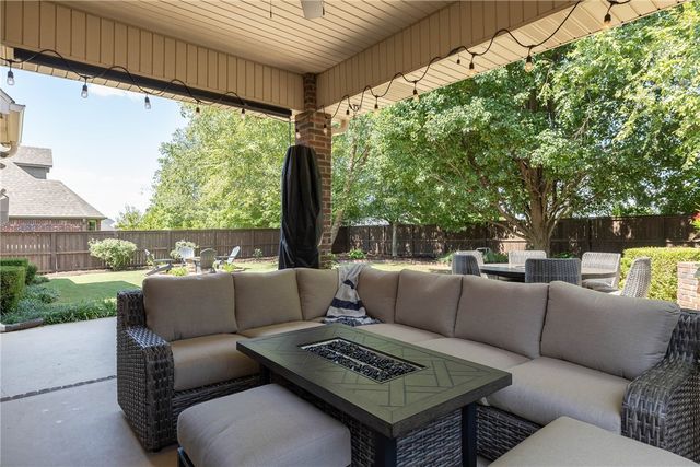 1204 SW Edinburgh Avenue, Bentonville, AR 72713