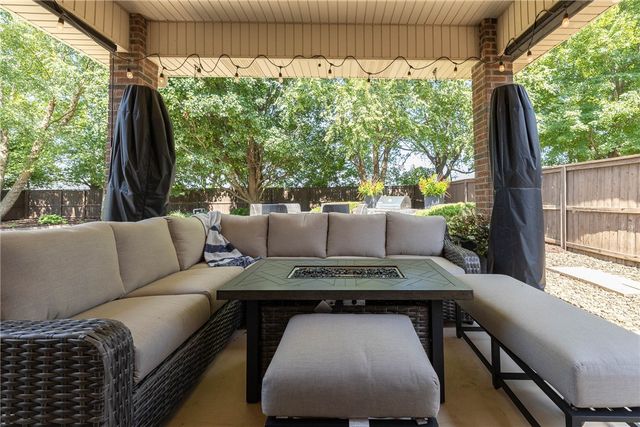 1204 SW Edinburgh Avenue, Bentonville, AR 72713