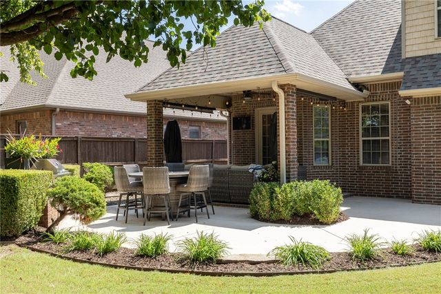 1204 SW Edinburgh Avenue, Bentonville, AR 72713