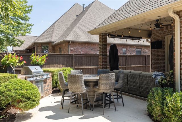 1204 SW Edinburgh Avenue, Bentonville, AR 72713