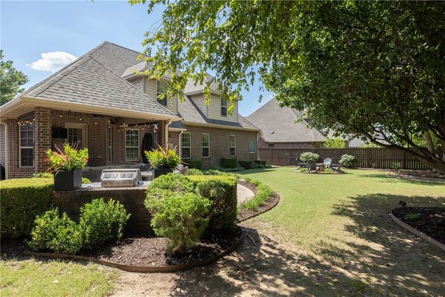 1204 SW Edinburgh Avenue, Bentonville, AR 72713