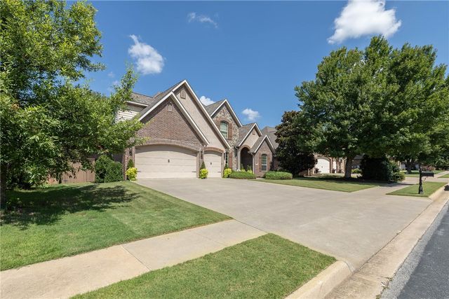1204 SW Edinburgh Avenue, Bentonville, AR 72713