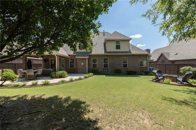 1204 SW Edinburgh Avenue, Bentonville, AR 72713