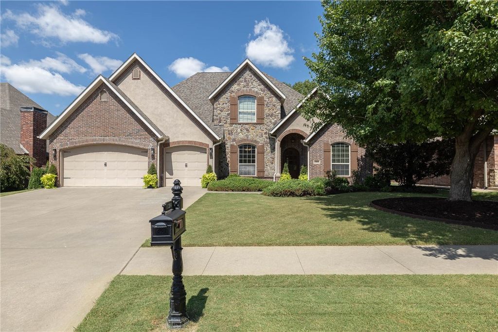 1204 SW Edinburgh Avenue, Bentonville, AR 72713