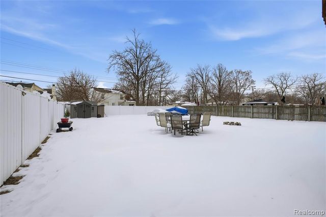 6015 Edmund Street, Romulus, MI 48174