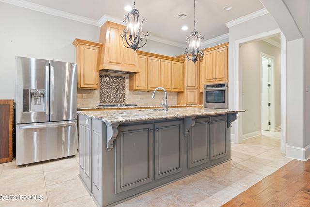 221 Ardenwood Drive, Lafayette, LA 70508