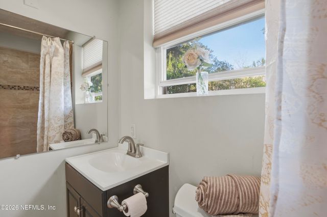 10227 LAKEVIEW Road W, Jacksonville, FL 32225