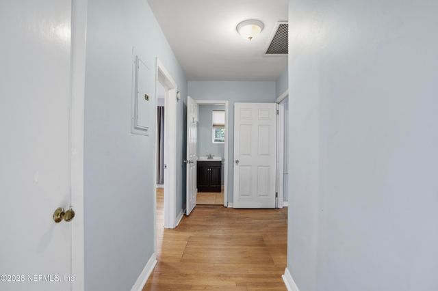 10227 LAKEVIEW Road W, Jacksonville, FL 32225