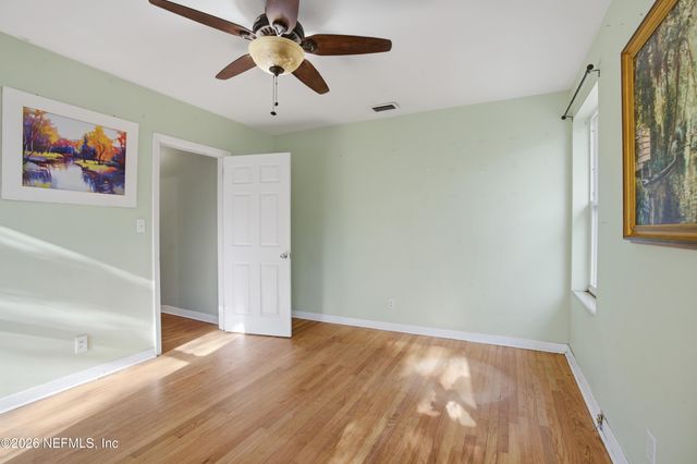 10227 LAKEVIEW Road W, Jacksonville, FL 32225