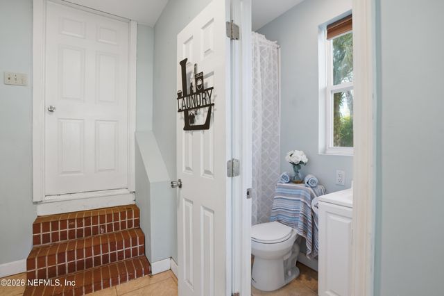 10227 LAKEVIEW Road W, Jacksonville, FL 32225