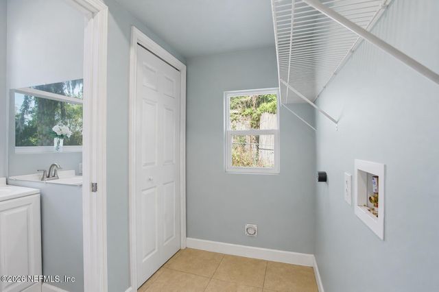 10227 LAKEVIEW Road W, Jacksonville, FL 32225