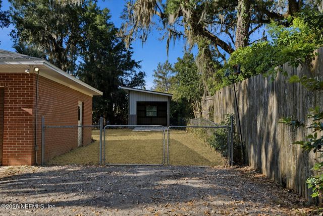 10227 LAKEVIEW Road W, Jacksonville, FL 32225