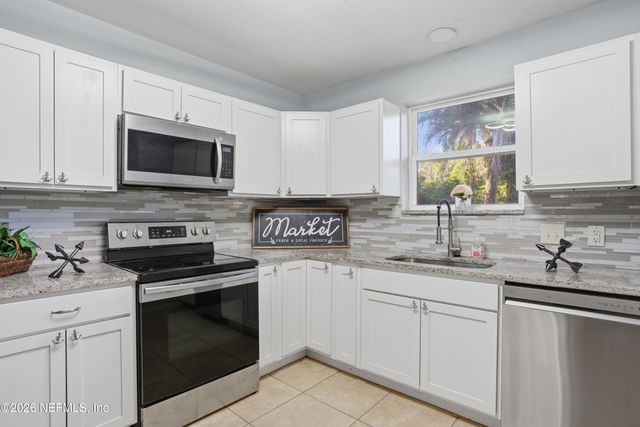 10227 LAKEVIEW Road W, Jacksonville, FL 32225