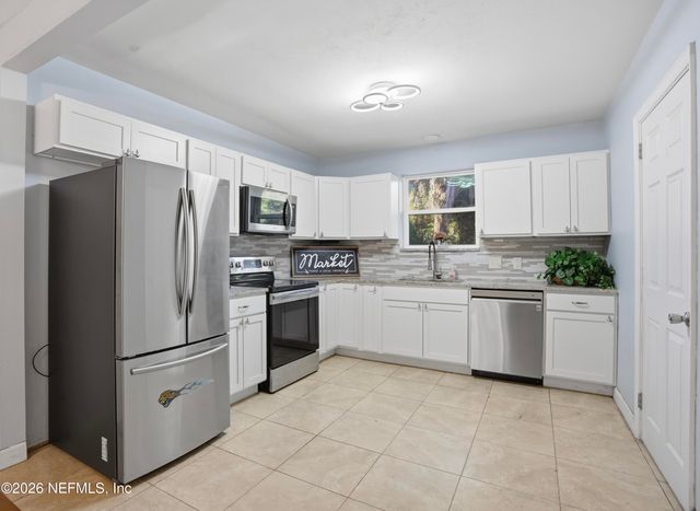 10227 LAKEVIEW Road W, Jacksonville, FL 32225