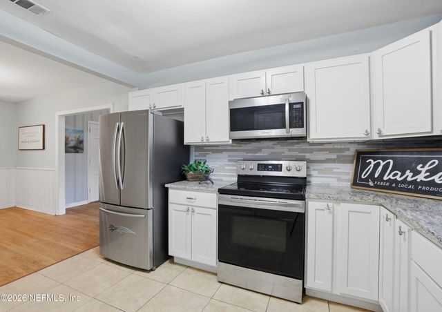 10227 LAKEVIEW Road W, Jacksonville, FL 32225