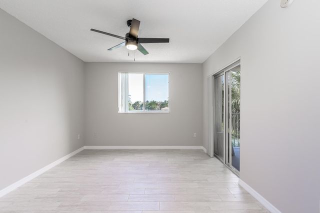 2600 S University Drive 208, Davie, FL 33328