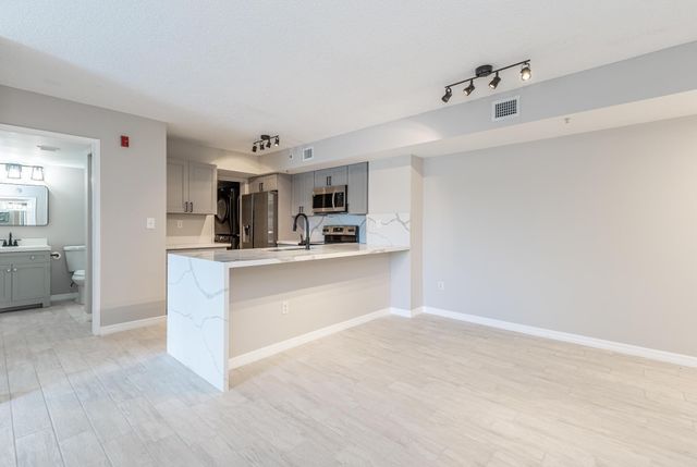 2600 S University Drive 208, Davie, FL 33328