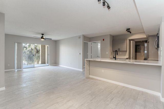 2600 S University Drive 208, Davie, FL 33328