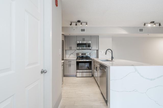 2600 S University Drive 208, Davie, FL 33328