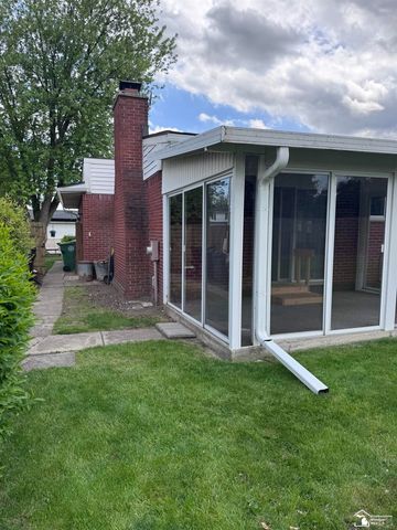 14712 Malcolm Street, Southgate, MI 48195