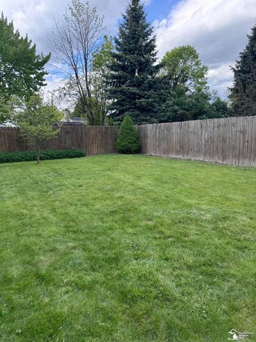 14712 Malcolm Street, Southgate, MI 48195