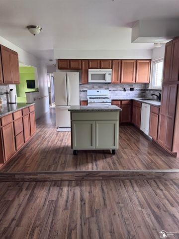14712 Malcolm Street, Southgate, MI 48195