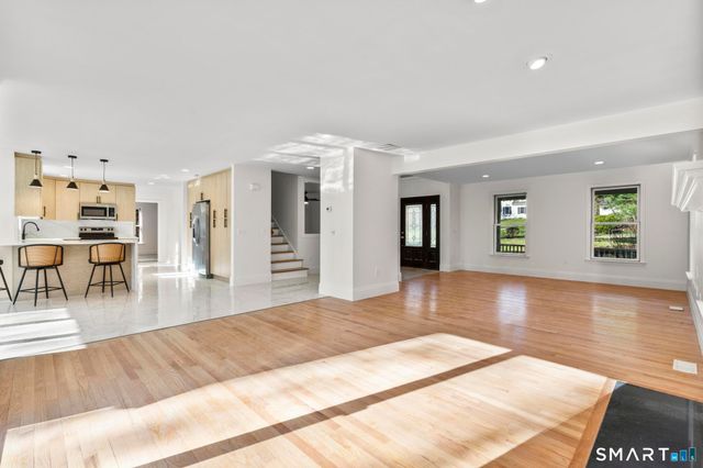 2 Greenwood Lane, Guilford, CT 06437