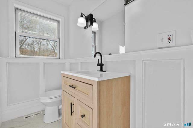 2 Greenwood Lane, Guilford, CT 06437