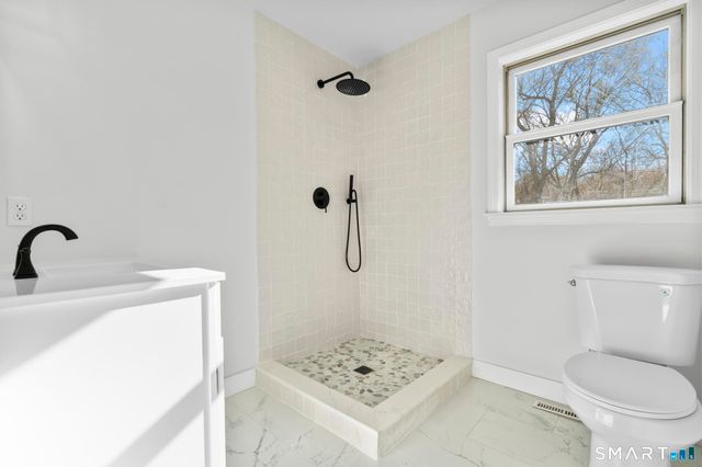 2 Greenwood Lane, Guilford, CT 06437