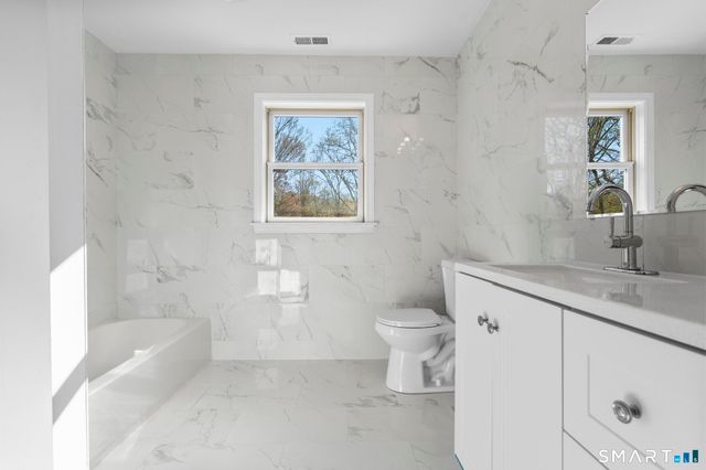 2 Greenwood Lane, Guilford, CT 06437