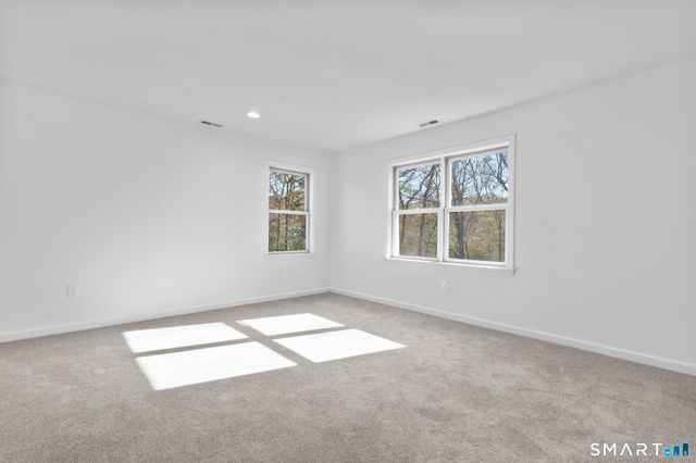 2 Greenwood Lane, Guilford, CT 06437