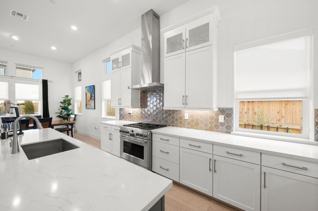 3065 Palo Alto St, Roseville, CA 95747